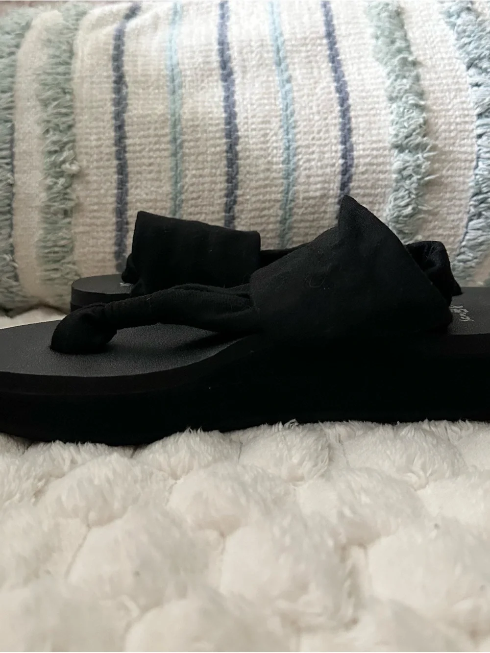 Sanuk Yoga Sling Back Thong Wedge Sandals-Black-EUC-Sz 6